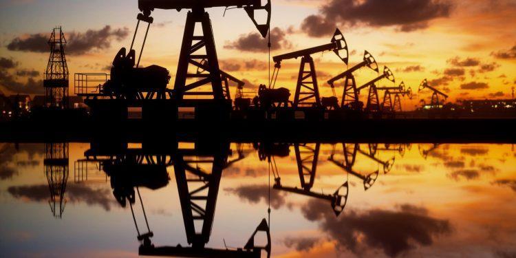 Ανεβοκατεβαίνουν οι τιμές στο πετρέλαιο, τι φοβούνται οι αναλυτές