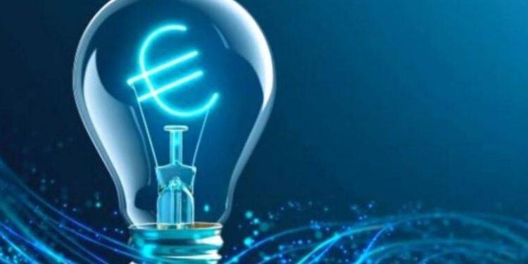 Πού θα κινηθούν οι τιμές ρεύματος τον Οκτώβριο