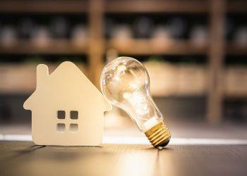 Ρεύμα: Οι τιμές των παρόχων τον Οκτώβριο – Τι θα πληρώσουν τα νοικοκυριά