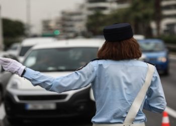 Αυξημένα μέτρα της Τροχαίας κατά τον εορτασμό της 28ης Οκτωβρίου – Κυκλοφοριακές ρυθμίσεις σε μετρό και τραμ