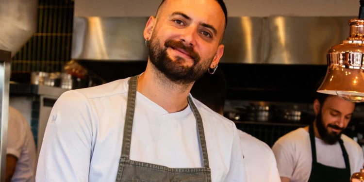 Ταράτσα: ένα αλέγκρο bar restaurant που φτιάχνει κεμπάπ και παστουρμά