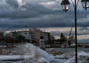 Καιρός: Ισχυροί άνεμοι και πτώση της θερμοκρασίας σήμερα