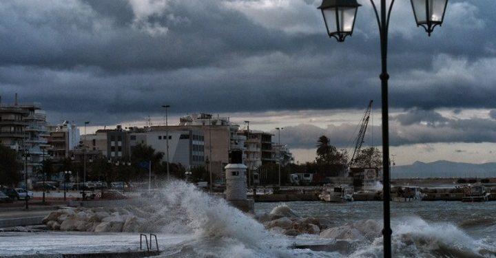 Καιρός: Ισχυροί άνεμοι και πτώση της θερμοκρασίας σήμερα