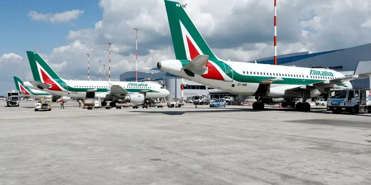 Alitalia: Οριστικές μαζικές απολύσεις και αβεβαιότητα για τη συγχώνευση της ITA Airways με τη Lufthansa