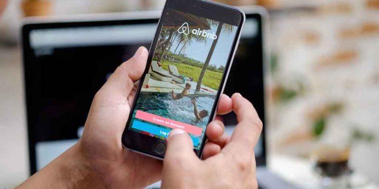 Η τουριστική κίνηση γεμίζει τα AirBnB – Κάτω οι πληρότητες των ξενοδοχείων