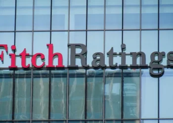 Fitch: Σταθερή αξιολόγηση για την Ελλάδα στη βαθμίδα “BBB-“