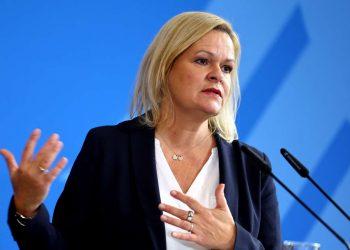 Κρίσιμες Συζητήσεις για το Μεταναστευτικό: Η Επίσκεψη της Νάνσι Φέζερ στην Ελλάδα