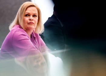 Κρίσιμες Συζητήσεις για το Μεταναστευτικό: Η Επίσκεψη της Νάνσι Φέζερ στην Ελλάδα