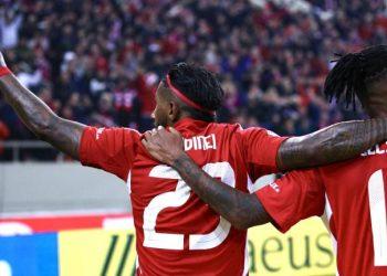 Ολυμπιακός – ΑΕΚ: με «καταιγίδα» γκολ, μόνοι στην κορυφή της super league οι Ερυθρόλευκοι