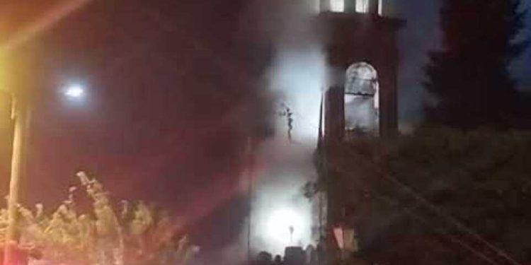 Σοβαρές ζημιές από φωτιά στη Μητρόπολη Ιωαννίνων