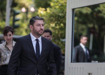 Η Άνοδος του ΠΑΣΟΚ στην Αξιωματική Αντιπολίτευση: Ηγετική Θέση Χωρίς Κινήσεις από τον Νίκο Ανδρουλάκη