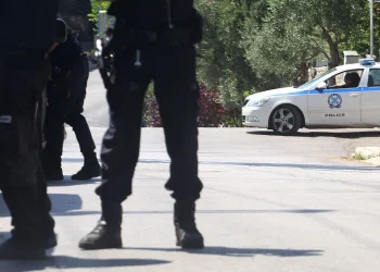 Συνελήφθη αστυνομικός στην ασφάλεια της Βουλής – Τον κατήγγειλε η σύζυγός του για βιασμό των παιδιών τους