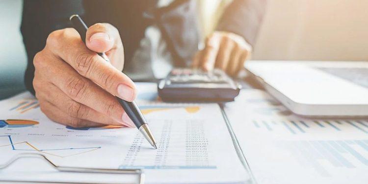 Νέα μείωση των ασφαλιστικών εισφορών – Πόσο θα αυξηθούν οι μισθοί των εργαζόμενων