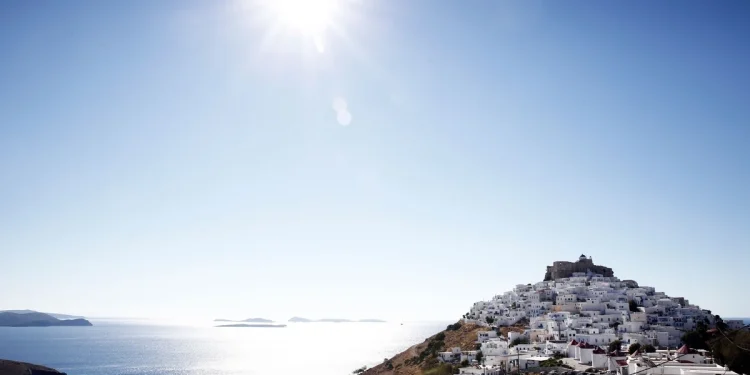 Το ελληνικό νησί με τη λευκή άμμο που μπήκε στους 100 «κρυμμένους παραδείσους» του κόσμου