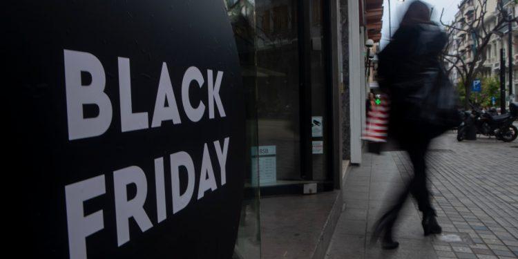 Η Black Friday «μεταμορφώνεται»: Από μία μέρα, σε ολόκληρο μήνα προσφορών