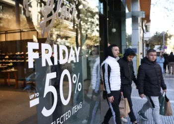 «Καμπάνες» σε 14 εταιρείες για παραπλανητικές εκπτώσεις την Black Friday – Τα πρώτα 5 ονόματα