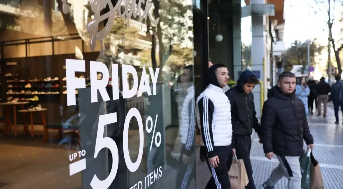 «Καμπάνες» σε 14 εταιρείες για παραπλανητικές εκπτώσεις την Black Friday – Τα πρώτα 5 ονόματα