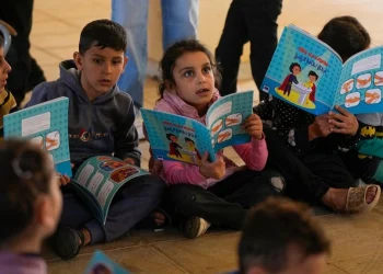 Τα εκτοπισμένα παιδιά στον Λίβανο κάνουν μάθημα μέσα σε ένα σχολείο που χρησιμοποιείται ως καταφύγιο AP Photo/Hassan Ammar