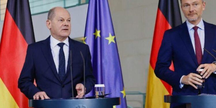 Συνάντηση Σολτς – Μερτς: Πρόωρες εκλογές άμεσα ζητά η αντιπολίτευση