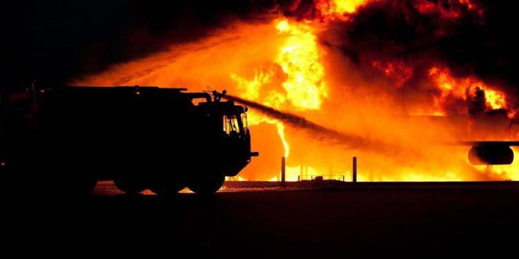 Πυρκαγιές από επίθεση ουκρανικών drones στη ρωσική συνοριακή περιφέρεια του Μπριάνσκ