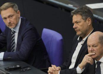 Γερμανία: Σχεδόν αμετάβλητα τα δημοσκοπικά ποσοστά των κομμάτων μετά τη διάλυση του κυβερνητικού συνασπισμού