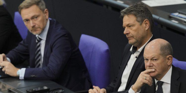 Γερμανία: Σχεδόν αμετάβλητα τα δημοσκοπικά ποσοστά των κομμάτων μετά τη διάλυση του κυβερνητικού συνασπισμού