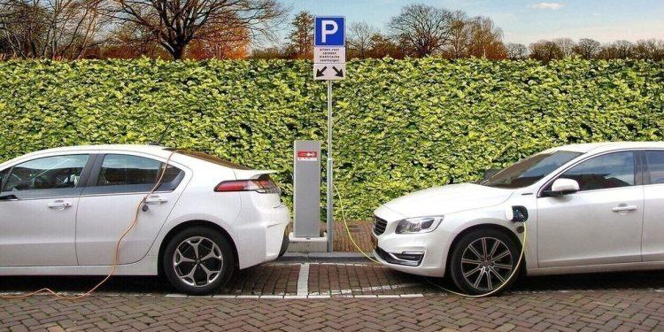 Χρηματοδότηση 4,2 εκατ. ευρώ για το “Κινούμαι Ηλεκτρικά ΙΙ” – Παράταση για το “Φορτίζω Παντού”