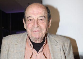 Μανούσος Μανουσάκης: Το τέλος μιας εποχής – Έφυγε από τη ζωή σε ηλικία 74 ετών