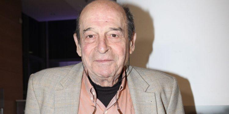 Μανούσος Μανουσάκης: Το τέλος μιας εποχής – Έφυγε από τη ζωή σε ηλικία 74 ετών