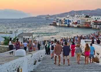 Τι αλλάζει σε ακίνητα, τουρισμό, Airbnb – Ποιοι θα πληρώσουν τέλος και πόσο, κίνητρα και πρόστιμα 40.000 ευρώ