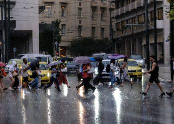 Καιρός: Έντονα φαινόμενα τις επόμενες ώρες στην Αττική – «Αυξημένος κίνδυνος για πλημμύρες»