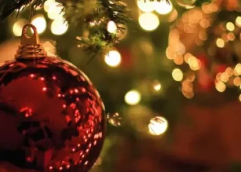 Ποιοι οι δικαιούχοι που θα λάβουν μέχρι 200 ευρώ ως έκτακτο επίδομα Χριστουγέννων