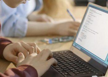 Έρευνα: Πού υστερούν οι Έλληνες μαθητές στη χρήση ηλεκτρονικών υπολογιστών