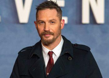 Ο Τομ Χάρντι προσφέρθηκε να δώσει 300.000 ευρώ για τους απλήρωτους εργαζόμενους στη νέα του σειρά