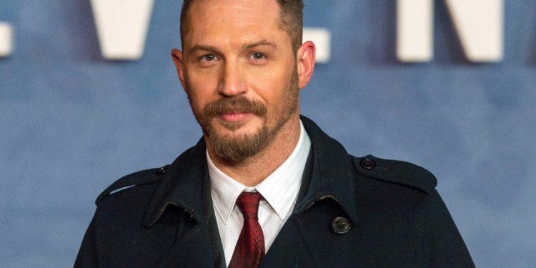 Ο Τομ Χάρντι προσφέρθηκε να δώσει 300.000 ευρώ για τους απλήρωτους εργαζόμενους στη νέα του σειρά