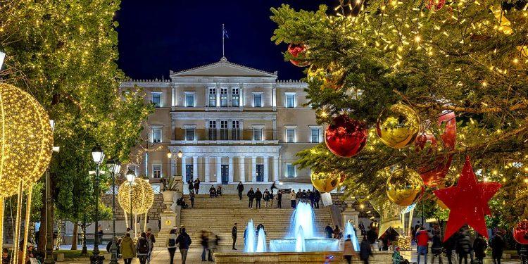 Οι ωραιότερες βόλτες στη γιορτινή Αθήνα (με χάρτες!)