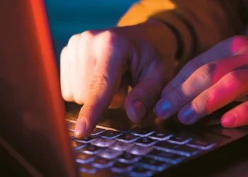 Κυβερνητικό σχέδιο για την αντιμετώπιση του εθισμού ανηλίκων στα Social Media: Οι τρεις άξονες και οι στόχοι