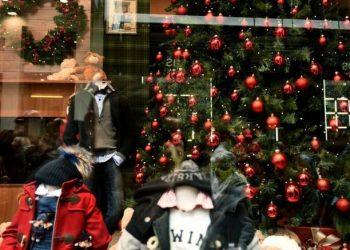 Ανοιχτά σήμερα Κυριακή τα εμπορικά καταστήματα και τα σούπερ μάρκετ