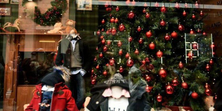 Ανοιχτά σήμερα Κυριακή τα εμπορικά καταστήματα και τα σούπερ μάρκετ