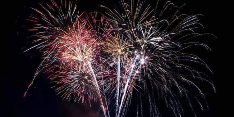 Αθήνα υποδέχεται το 2025 με φωτεινές εκδηλώσεις και σεβασμό στα ζώα