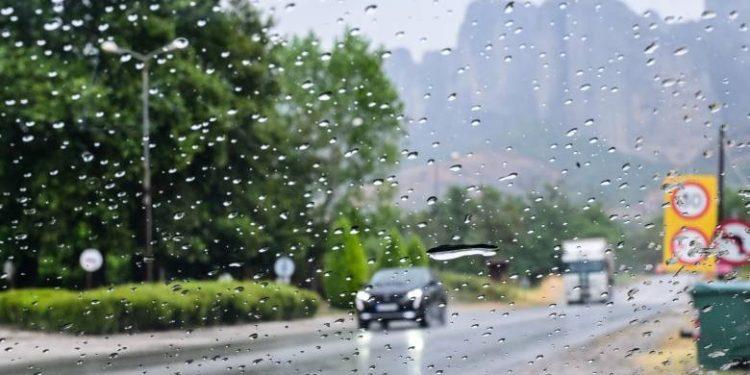 Έκτακτο δελτίο επιδείνωσης του καιρού: Πότε ξεκινούν οι καταιγίδες και πού θα χιονίσει