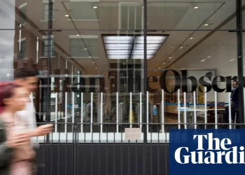 Πώληση-σταθμός για το The Observer: Στα χέρια της Tortoise Media η ιστορική εφημερίδα