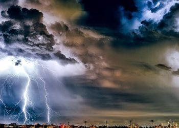 Κακοκαιρία Bora: Στο έλεος της θεομηνίας η χώρα