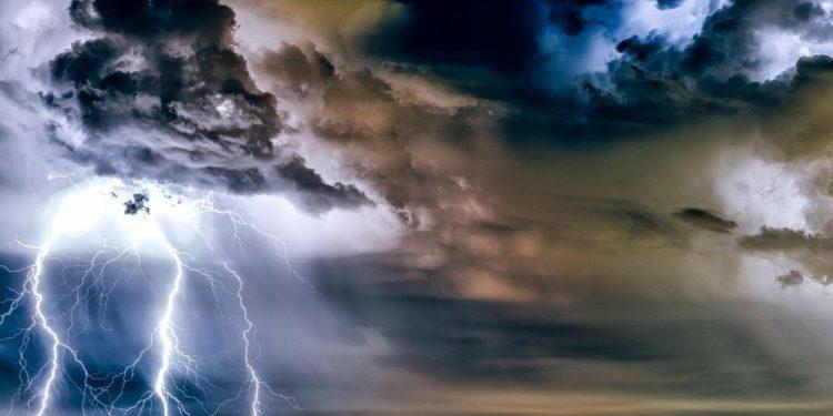 Κακοκαιρία Bora: Στο έλεος της θεομηνίας η χώρα