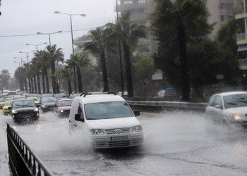 Καταιγίδες στην Αττική: Ποτάμια οι δρόμοι και σοβαρά προβλήματα στην κυκλοφορία – ΟΙ Επόμενες ώρες