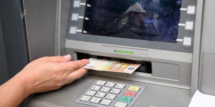 Τράπεζες: Τι αλλάζει στις μεταφορές χρημάτων μεταξύ λογαριασμών