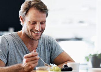 Η πρωινή ρουτίνα που μπορεί να προσθέσει χρόνια στη ζωή σας