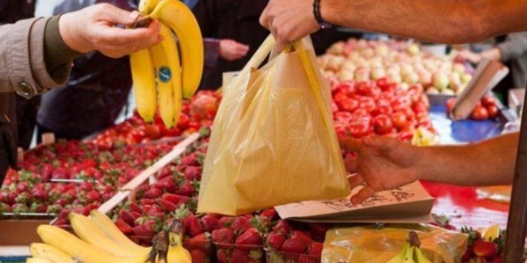 Κατάργηση υποχρέωσης προσκόμισης φορολογικής και ασφαλιστικής ενημερότητας για πωλητές λαϊκών αγορών