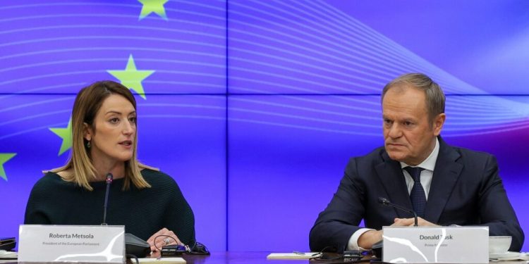 Η Πολωνία αναλαμβάνει την προεδρία της ΕΕ: Προκλήσεις και διλήμματα