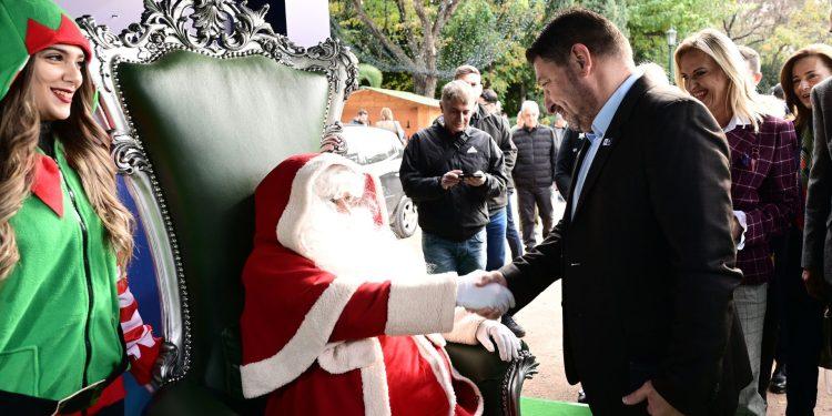 Με χριστουγεννιάτικο πνεύμα αλληλεγγύης και συγκίνησης: Η Περιφέρεια Αττικής φωταγώγησε το Πεδίον του Άρεως